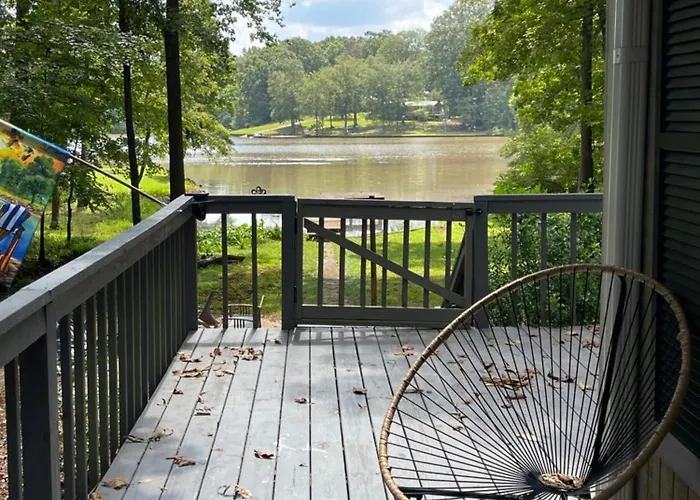 Waterfront Luxury On Lake Sinclair With Wraparound Deck,And Fireplace