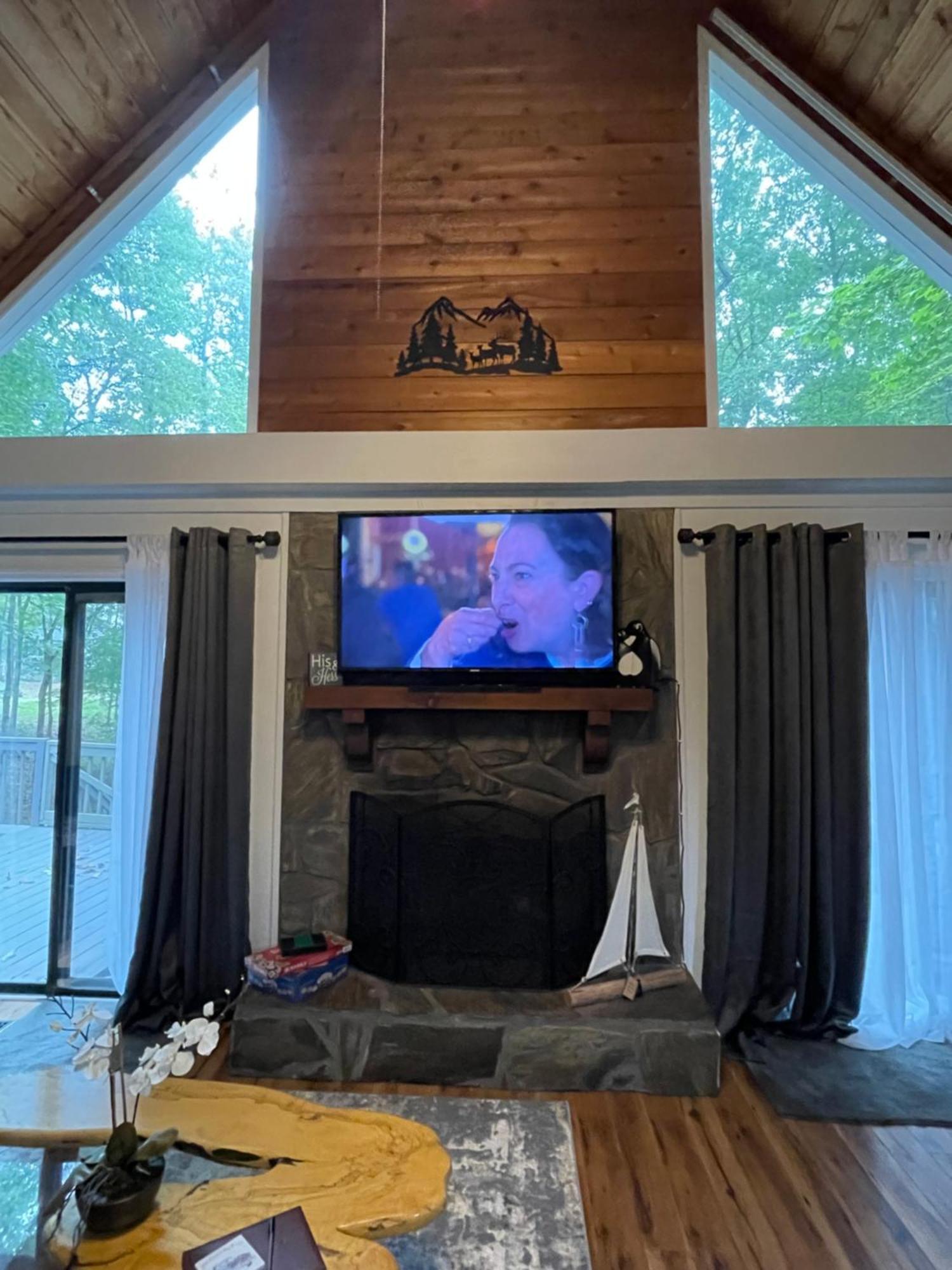 Waterfront Luxury On Sinclair With Wraparound Deck,and Fireplace Hébergement de vacances Eatonton