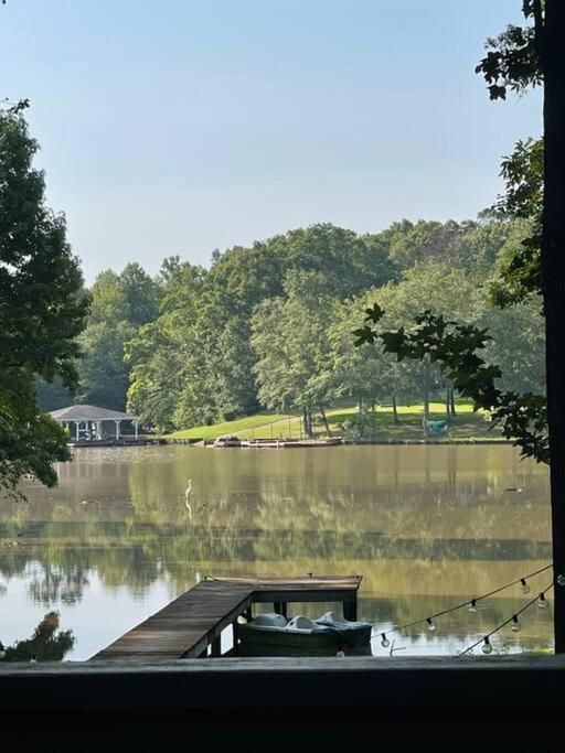 Hébergement de vacances Waterfront Luxury On Sinclair With Wraparound Deck,and Fireplace